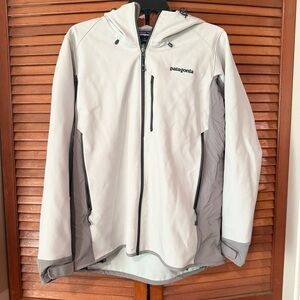 Patagonia Women’s Light Gray Performance Jacket